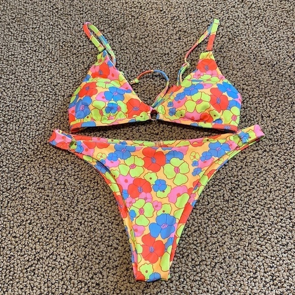 NWOT Floral & Ribbed Bikini Set Size Small - Picture 1 of 7